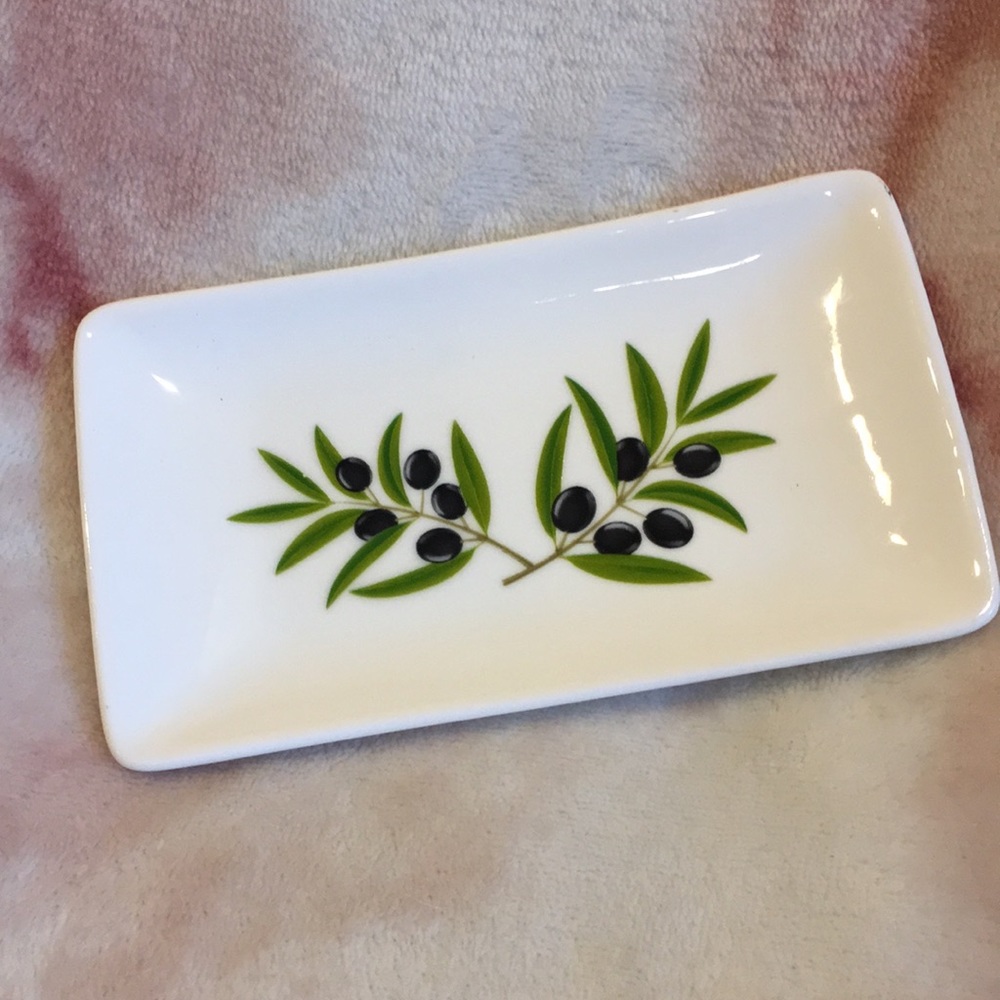 Tuscan White Ceramic Olive Branch Botanical Trinket Soap Dish NWOT 5.75”x 3.25”
